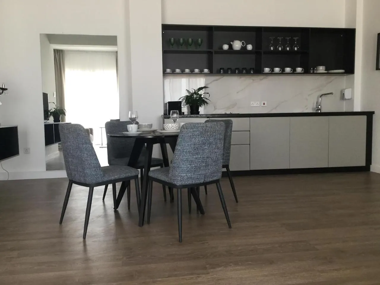 Large Holiday Apartments 0*, Larnaca
